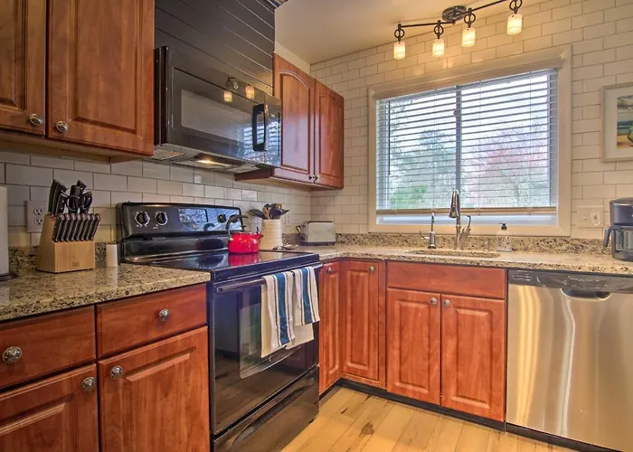 Cozy Family Townhome: 1 Mi To Bethany'S Boardwalk